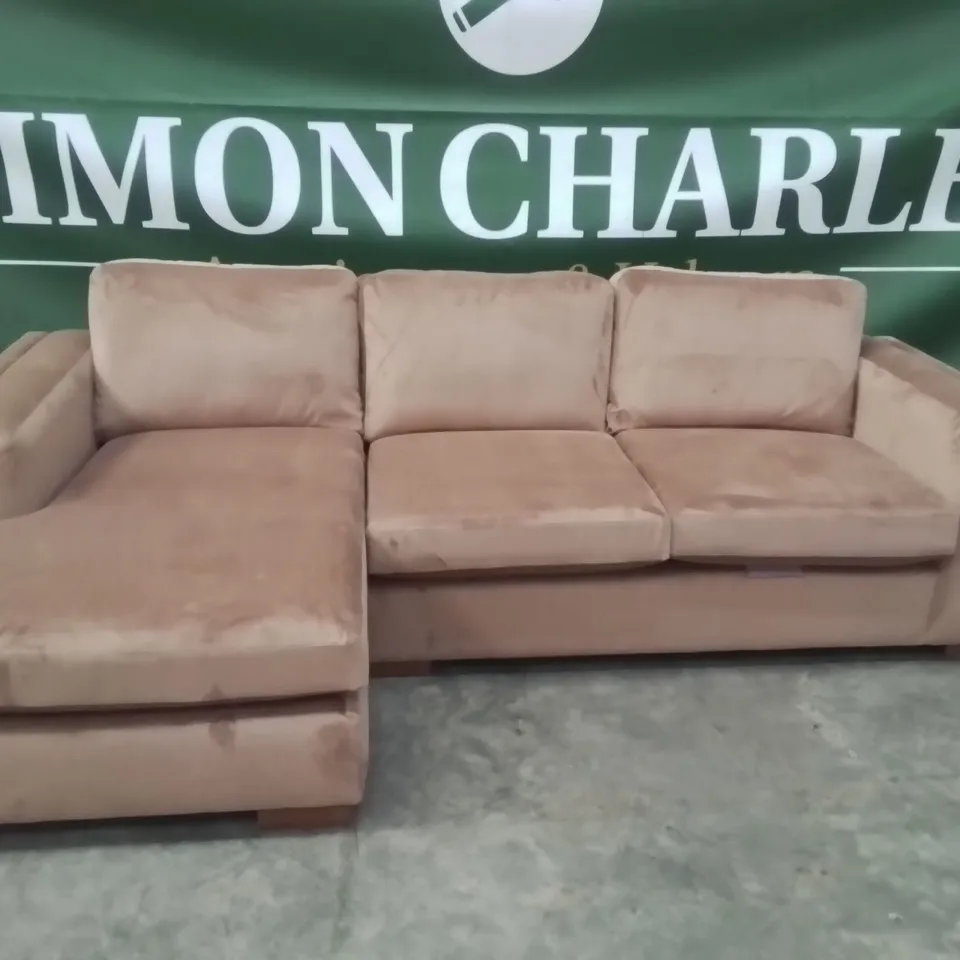 QUALITY DESIGNER EX SHOWROOM MAISON VELVET CORNER CHAISE SOFA - CAMEL