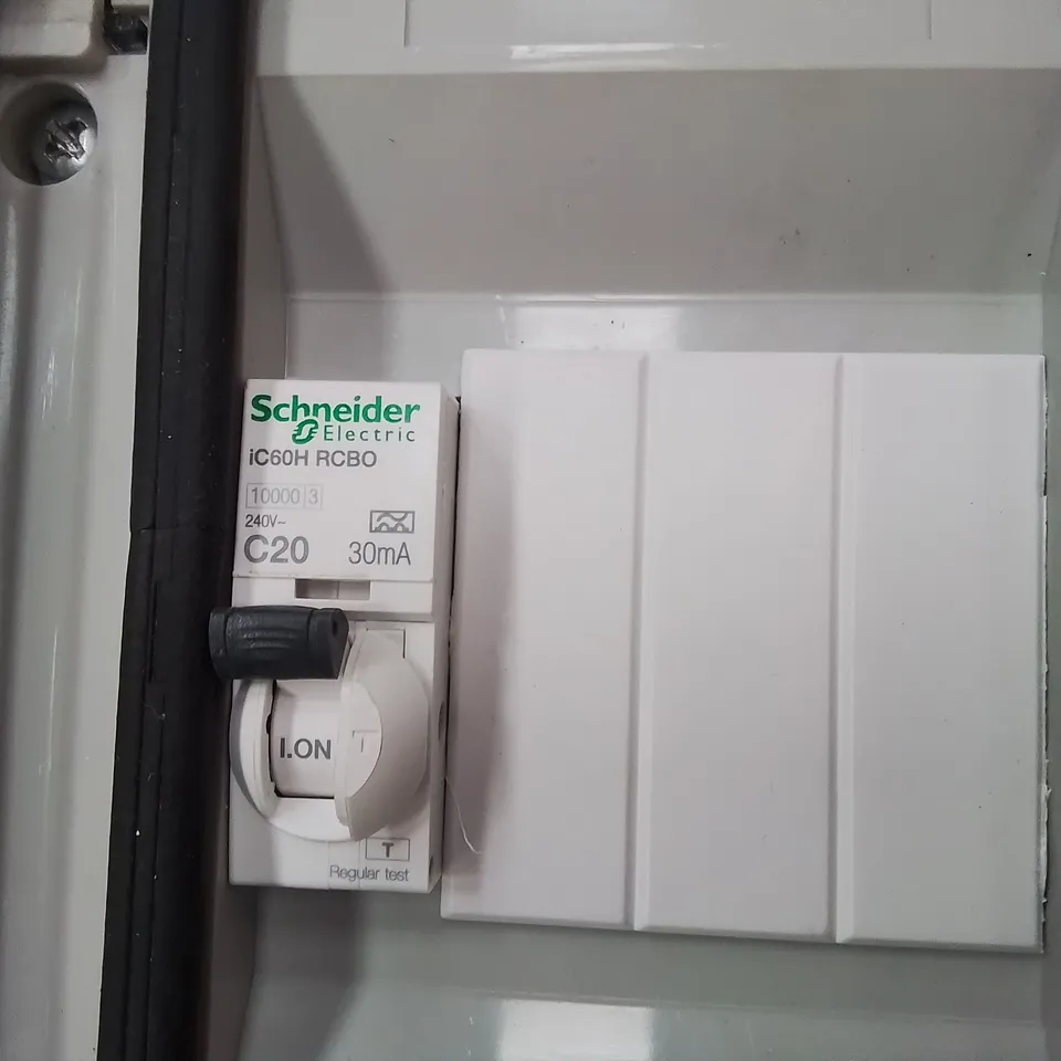 PALLET OF APPROXIMATELY 140 SCHNEIDER ELECTRIC IC60H RCBO TRIP BOXES