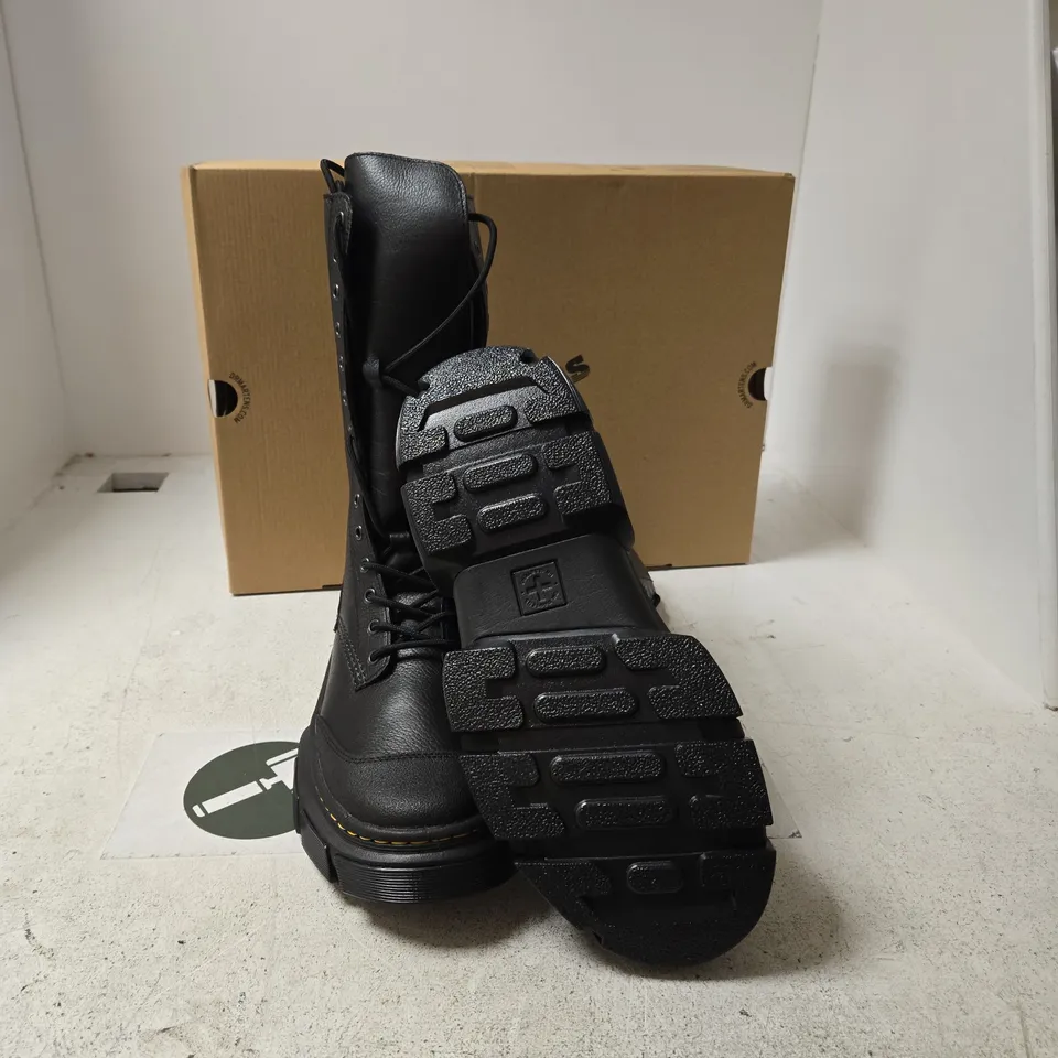 DR. MARTENS DMXL 14I BLACK LEATHER BOOTS – UK 9½ (EU 44)