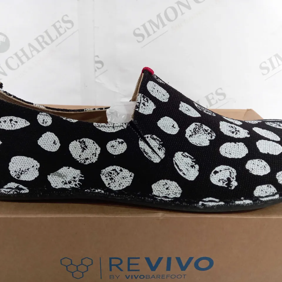 BOXED PAIR OF REVIVO ABABA CANVAS SHOES IN BLACK/WHITE DOTS - EUR 41M