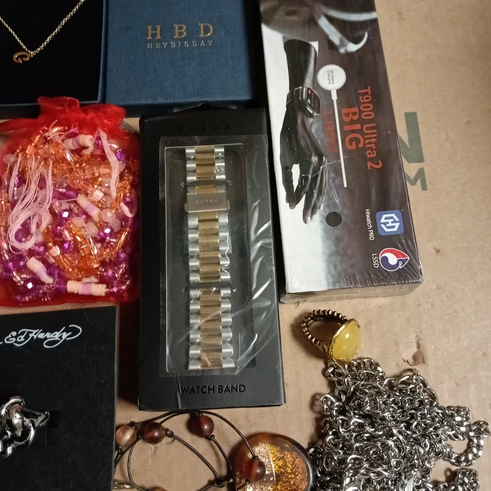 LOT OF ASSOR TED JEWELLERY AND WATCH ITEMS TO INCLUDE BURGA WATCH STRAP,ED HARDY RING AND HBD "G" PENDANT NECKLACE