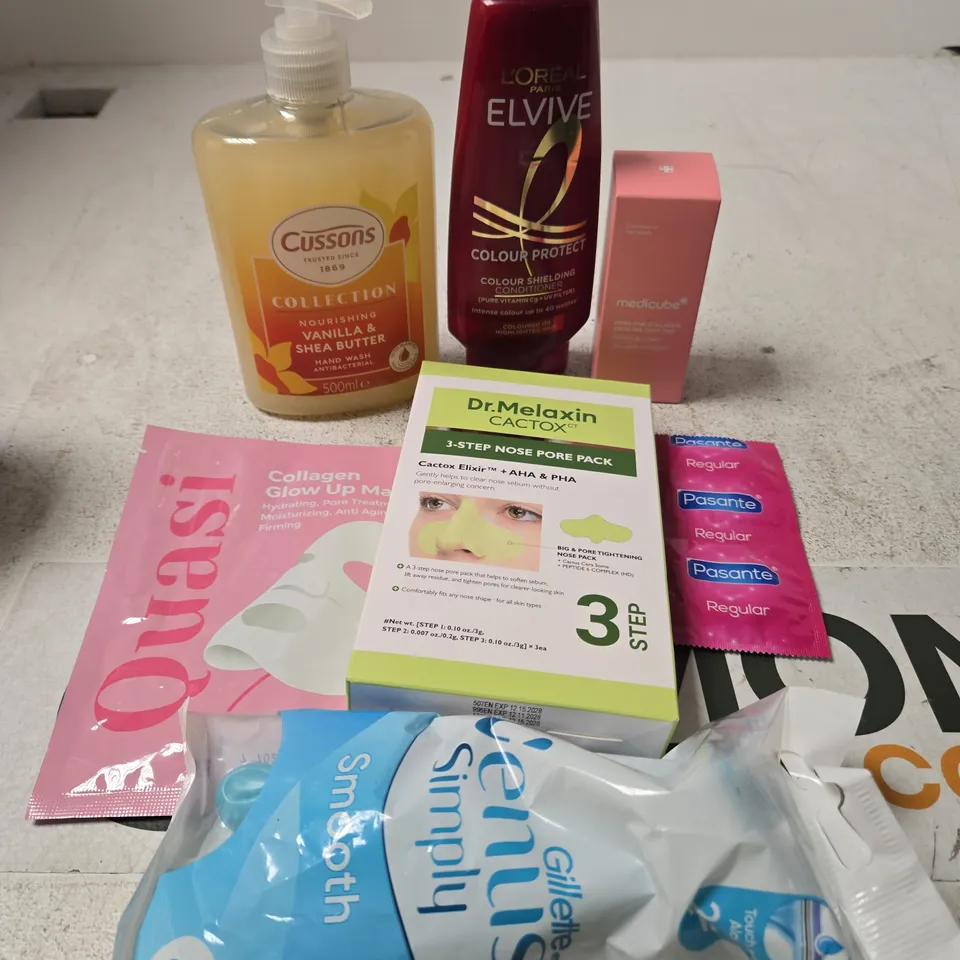 APPROXIMATELY 20 ASSORTED HEALTH & BEAUTY PRODUCTS TO INCLUDE HAND WASH, NOSE PORE PACK, RAZORS ETC