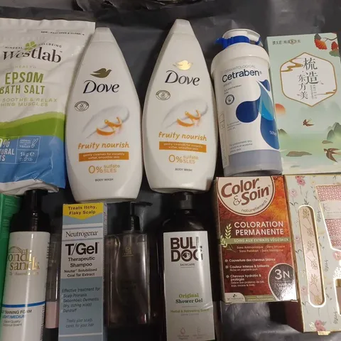 LOT OF 12 ASSORTED HEALTH AND BEAUTY ITEMS TO INCLUDE EPSOM BATH SALTS, BULLDOG SHOWER GEL AND DOVE BODY WASH