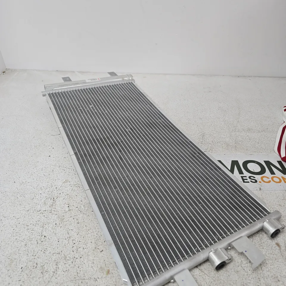 AUTOMOTIVE AIR CONDITIONING CONDENSER - MODEL UNSPECIFIED