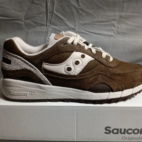 BOXED PAIR OF SAUCONY ORIGINALS BROWN SUEDE TRAINERS - UK SIZE 8