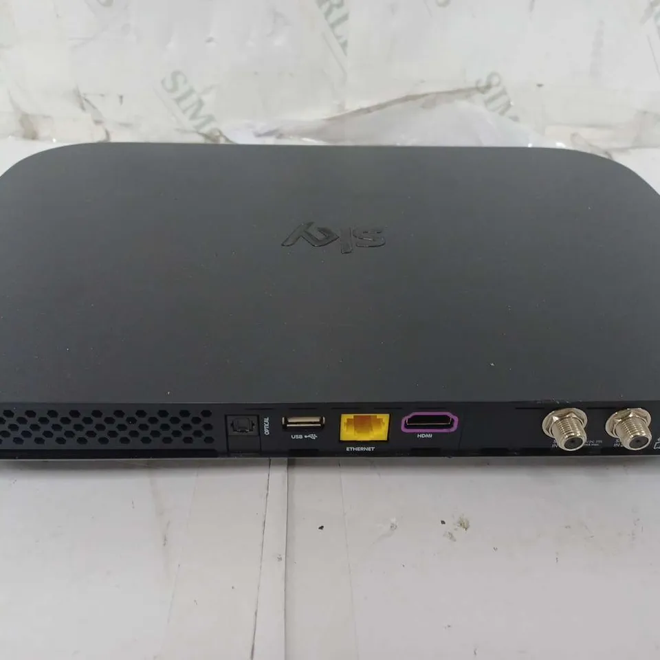 SKY Q BOX ES340D8