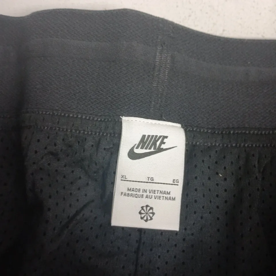 NIKE SHORTS – BLACK – XL 