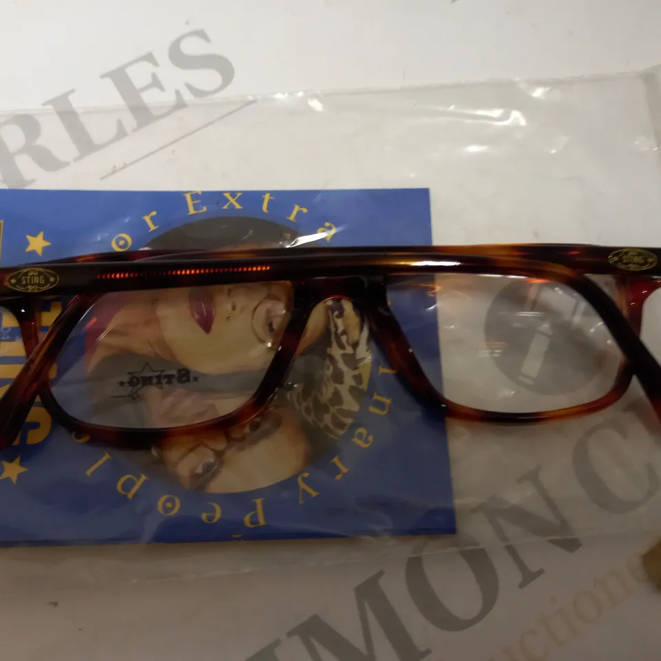 APPROX 14 DERIGO STING SUNGLASSES - BOXED