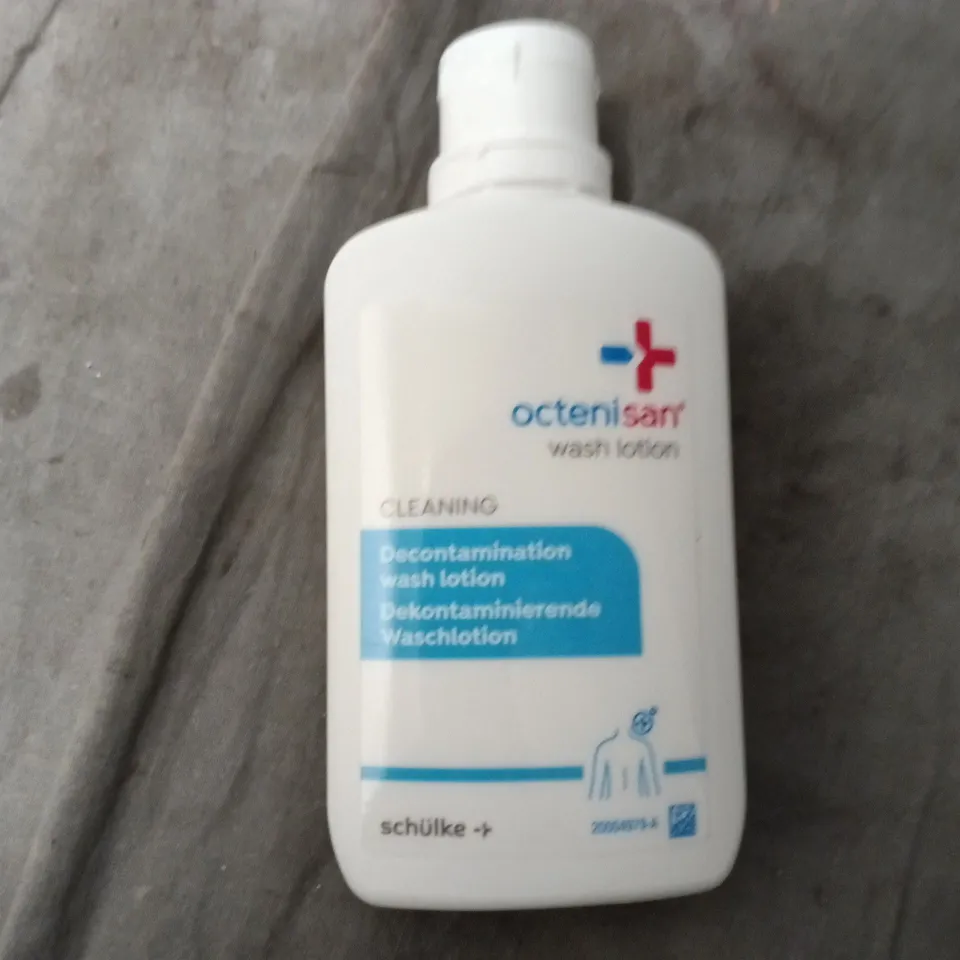 TOTE OF APPROXIMATELY 20 ASSORTED HEALTH AND BEAUTY ITEMS TO INCLUDE: SOAP AND GLORY BODY WASH AND OCTENISAN WASH LOTION