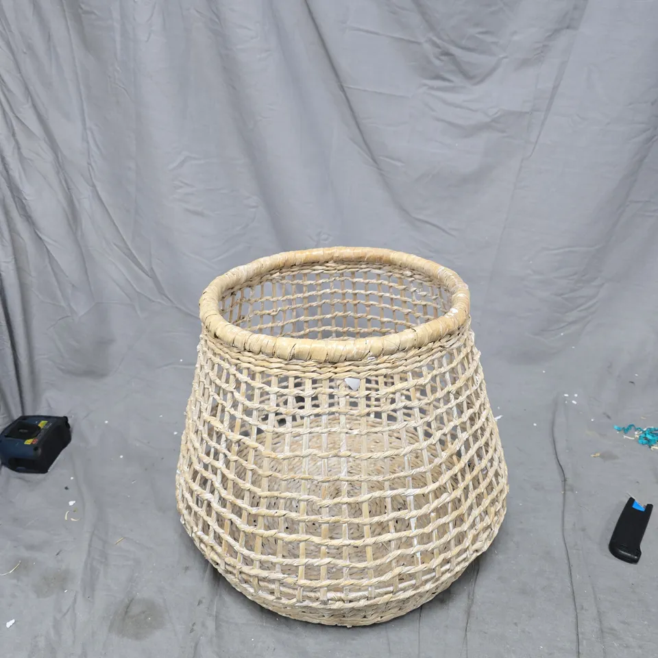 NATURAL WOVEN STORAGE BASKET (ROUND, RATTAN)