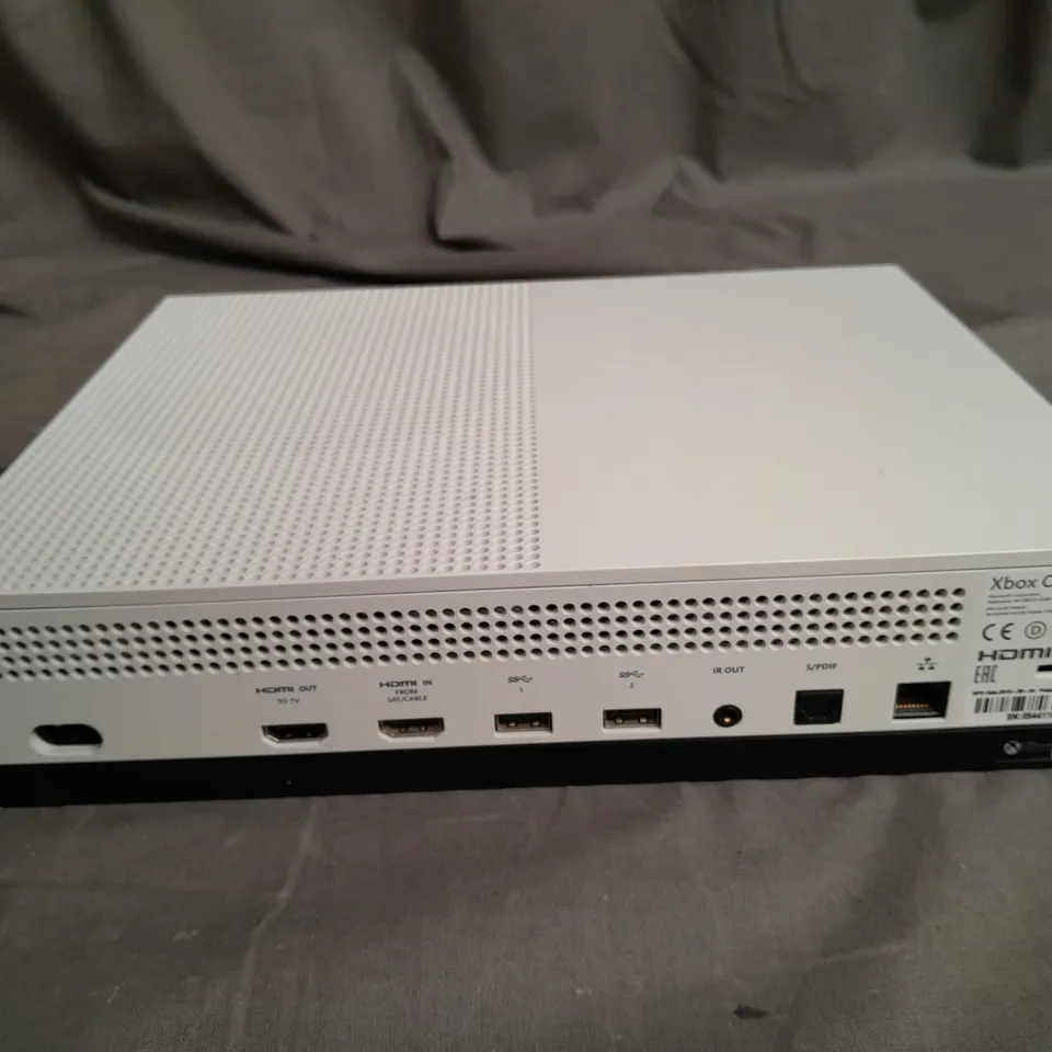 XBOX ONE S IN WHITE