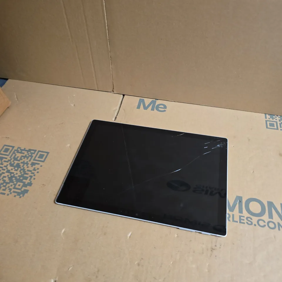 MICROSOFT SURFACE PRO 7 TABLET – I5-1035G4, 8GB RAM, 256GB SSD 12.3" - DAMAGED SCREEN 
