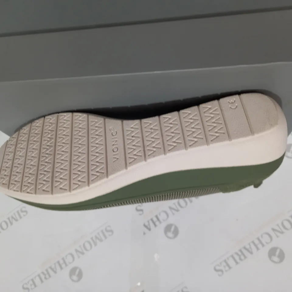 BOXED VIONIC JACEY SLIP-ON SHOES IN GREEN SIZE 7