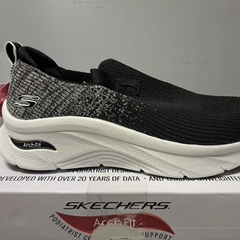 BOXED SKECHERS ARCH FIT SLIP ON TRAINERS - SIZE UK 4 