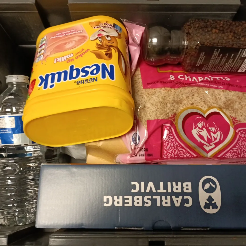 APPROXIMATELY 7 ASSORTED FOOD & DRINK ITEMS TO INCLUDE PRESTO COFFEE HOUSE ESPRESSO BEANS, BLACK PEPPER, NESQUICK STRAWBERRY, ETC - COLLECTION ONLY