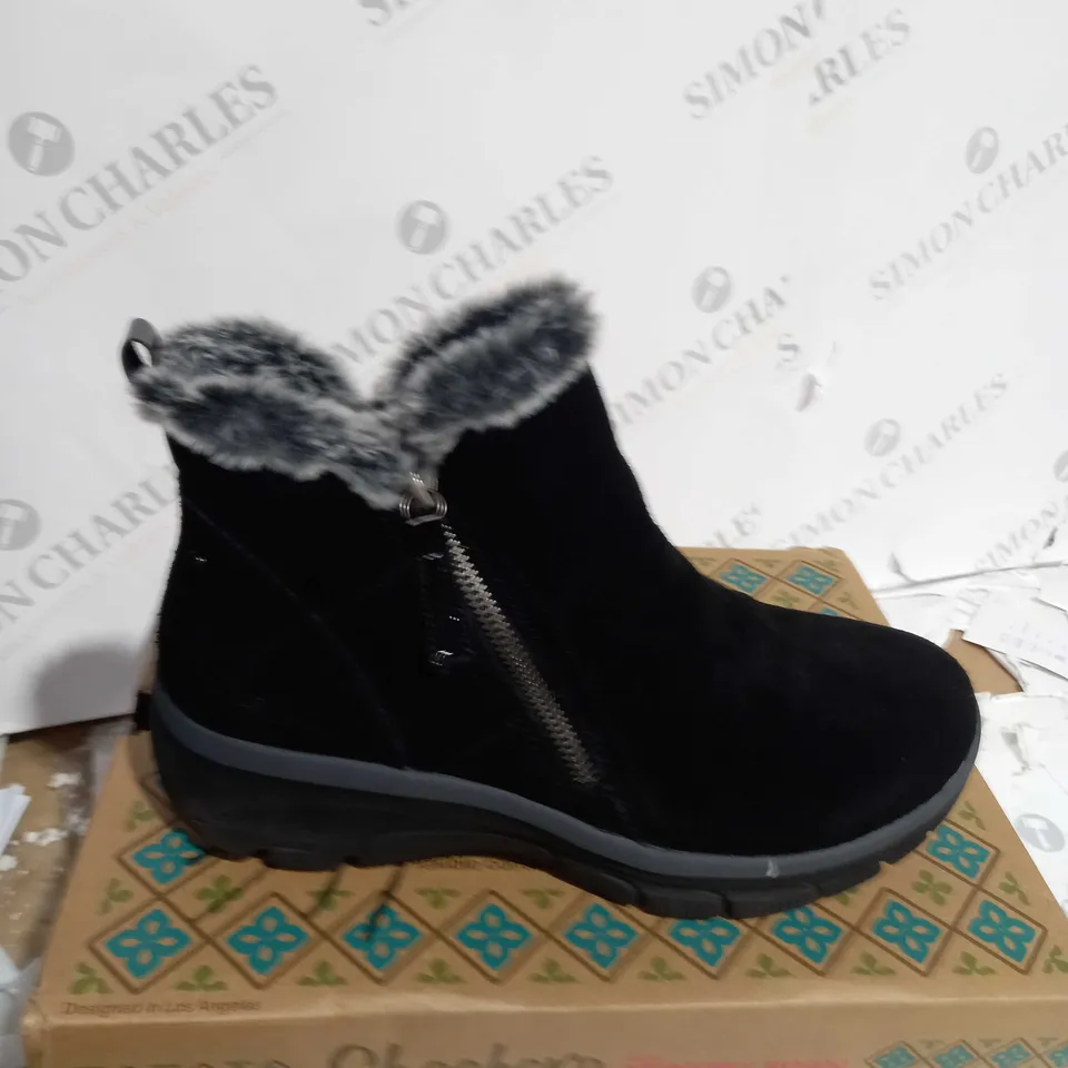 BOXED SKECHERS HIGH ZIP BOOTS, BLACK - SIZE 8