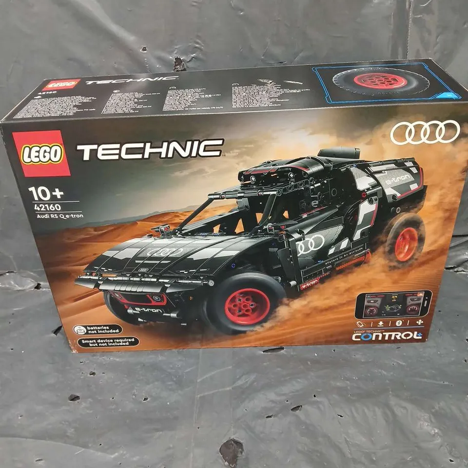 LEGO TECHNIC AUDI RS Q E-TRON - 42160