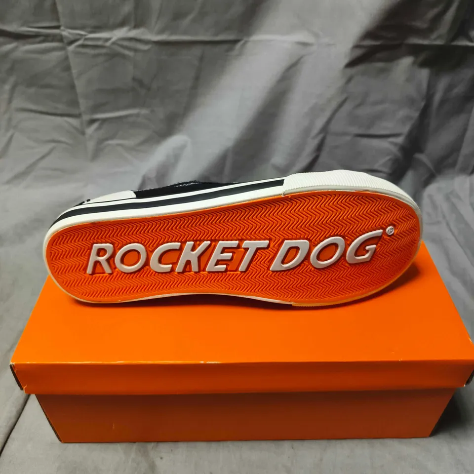 ROCKET DOG JAZZIN 8A CANVAS SHOES - 5
