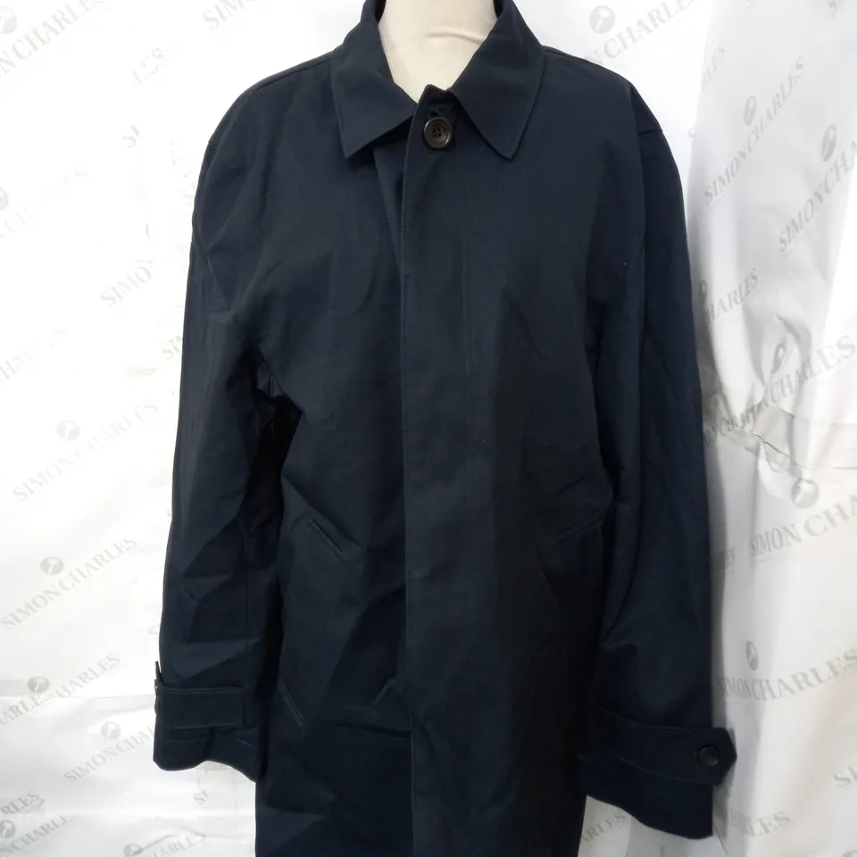 CHARLES TYRWHITT DARK NAVY CLASSIC SHOWER PROOF COTTON RAINCOAT - 42R