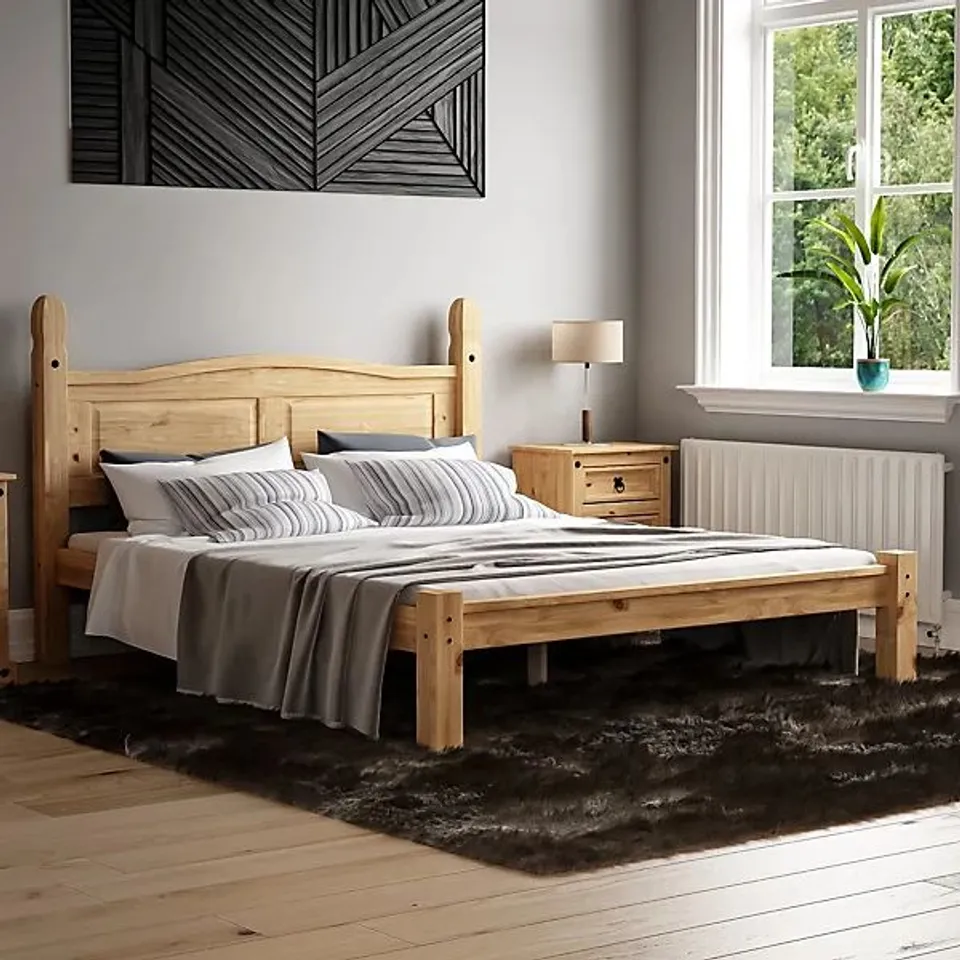 BOXED VIDA CORONA KING SIZE BED, LOW FOOT END - PINE (2 BOXES)