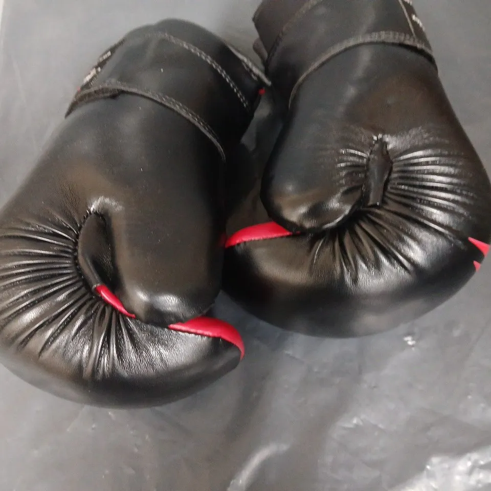 TRUE WARRIOR BOXING GLOVES - BLACK WITH RED LINING, SIZE XS 