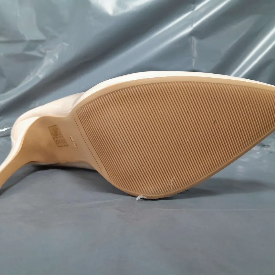 BOXED PAIR OF GIZELLE POINTED TOE HEELED SHOES IN BEIGE EU SIZE 40