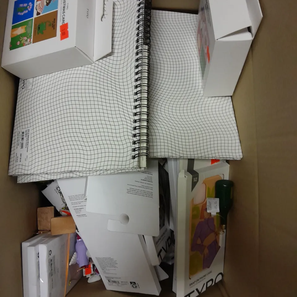 APPROXIMATELY 30 ASSORTED HOUSEHOLD PRODUCTS TO INCLUDE PROTECTIVE PHONE CASES, NOTEPAD, CHRISTMAS CARD PACK ETC 