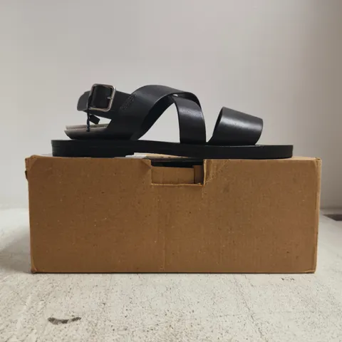 BOXED PAIR OF MANGO MAN OPEN TOE FLAT SANDALS IN DEEP DARK CHOCOLATE SIZE UK 8