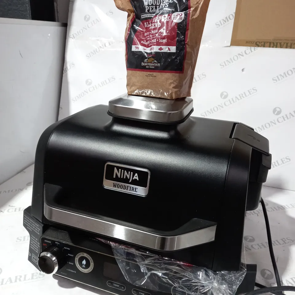 BOXED NINJA WOODFIRE ELECTRIC BBQ GRILL & SMOKER WITH AIR FRY FUNCTION OG701UKQ