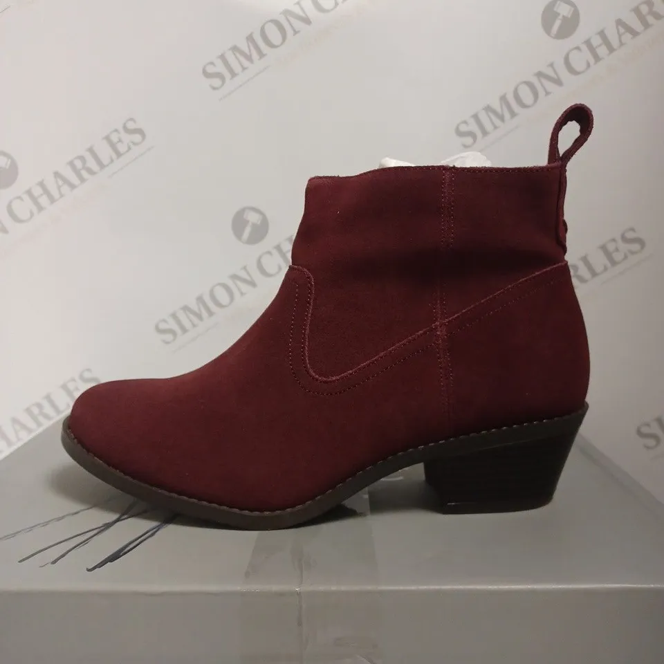 BOXED VIONIC VERA ANKLE BOOTS, BURGUNDY - SIZE 5