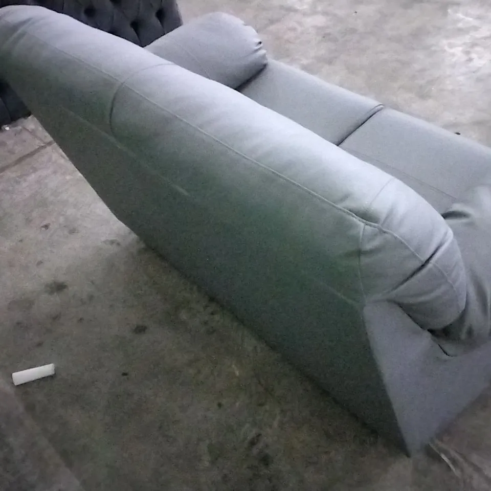 QUALITY 2 SEATER LIGHT GREY LEATHER SOFA 