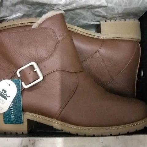 3 EMU AUSTRALIA SHOE BOXES CONTAINING BOURKE ANKLE BOOT OAK SIZE 9 