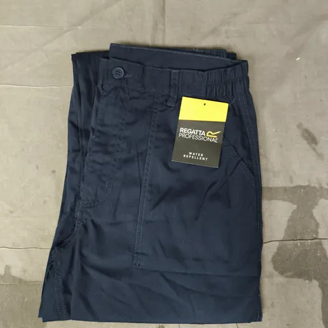 REGATTA PROFESSIONAL WATER REPELLENT TROUSERS IN NAVY SIZE 32"