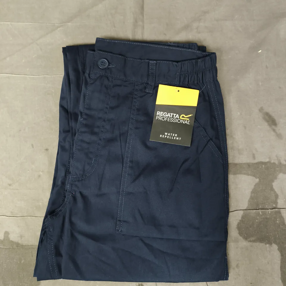 REGATTA PROFESSIONAL WATER REPELLENT TROUSERS IN NAVY SIZE 32"