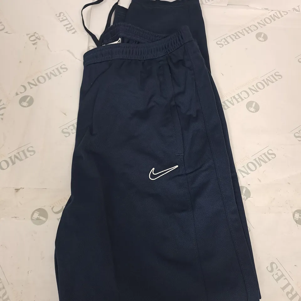 NIKE LOGO TRACKSUIT BOTTOMS SIZE L