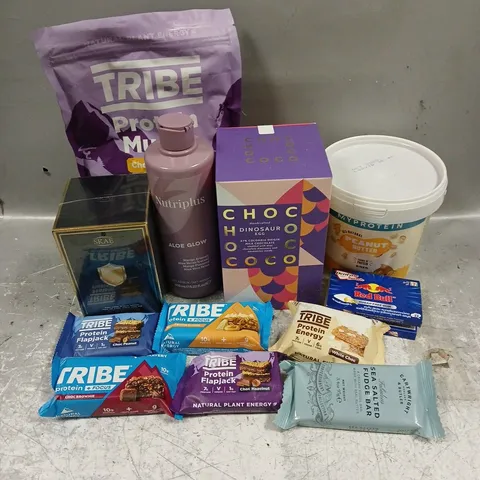 APPROXIMATELY 10 ASSORTED FOOD & DRINK ITEMS TO INCLUDE - CHOCOCO DINOSAUR EGG - MYPROTEIN CRUNCHY PEANUT BUTTER - TRIBE PROTEIN MUESLI - ETC