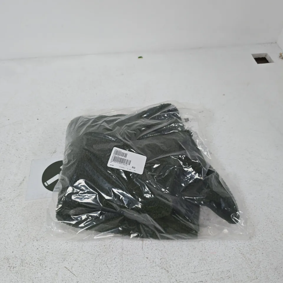 BOX OF APPROXIMATELY 20 ASSORTED CLOTHING ITEMS TO INCLUDE: D&CO FLEECE JACKET