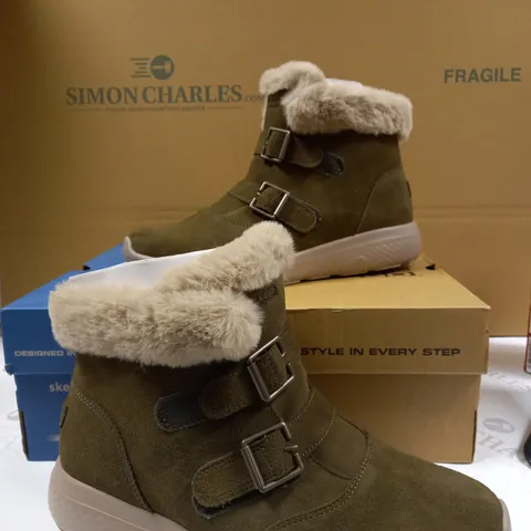 SKETCHERS ON THE GO WINTER FLING BOOT SIZE 7