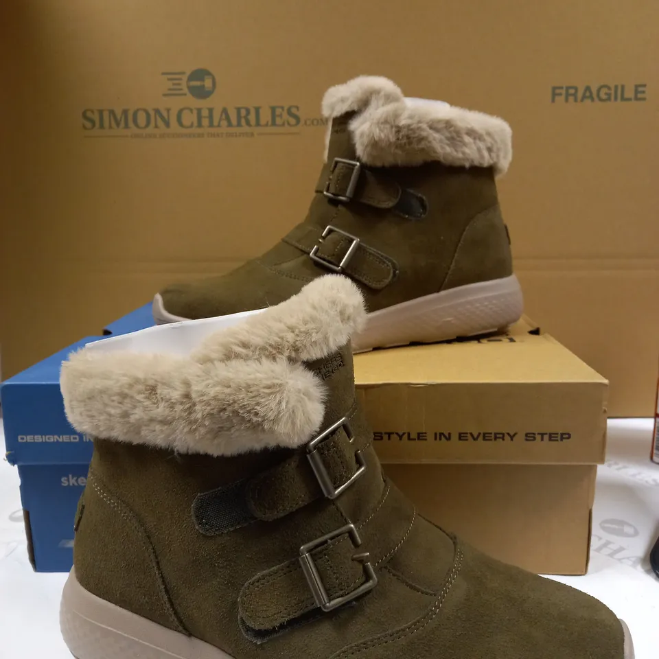 SKETCHERS ON THE GO WINTER FLING BOOT SIZE 7