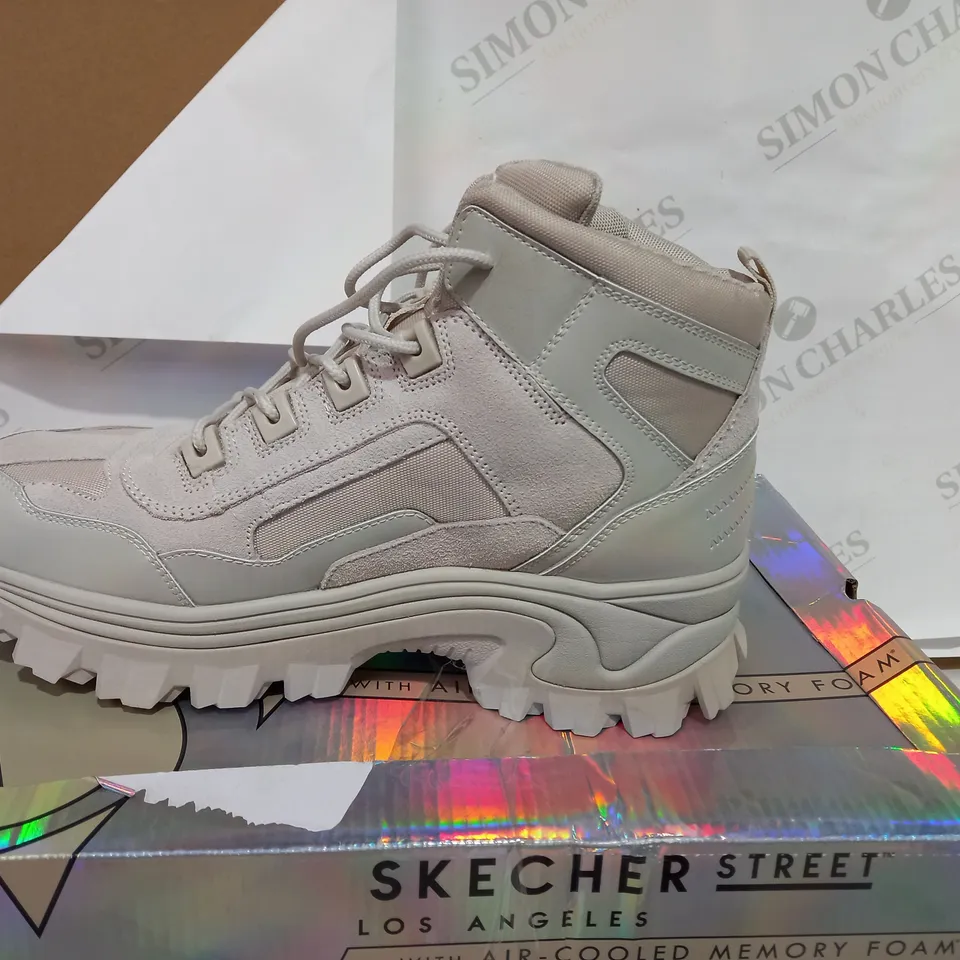 BOXED PAIR OF SKECHERS OFF WHITE CHUNKY TRAINERS - SIZE 7