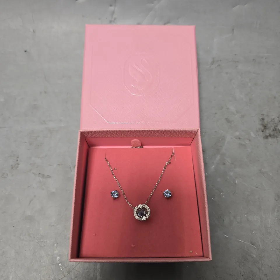 SWAROVSKI BLUE STONE NECKLACE & STUD EARRING SET 