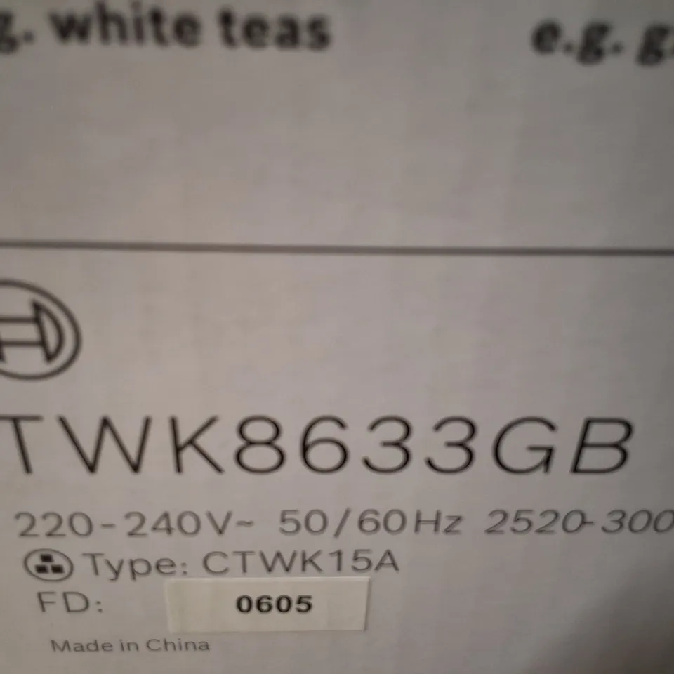 BOXED BOSCH TWK8633GB STYLELINE ELECTRIC KETTLE 1.5 L, 3000W, BLACK/STAINLESS