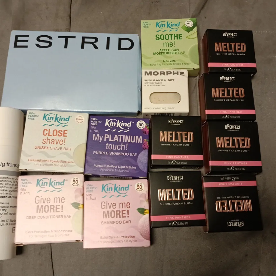 LOT OF APPROXIMATELY 30 ASSORTED HEALTH AND BEAUTY ITEMS TO INCLUDE B.PERFECT CREAM BLUSH, UNISEX SHAVE BAR AND MOISTURISER BAR