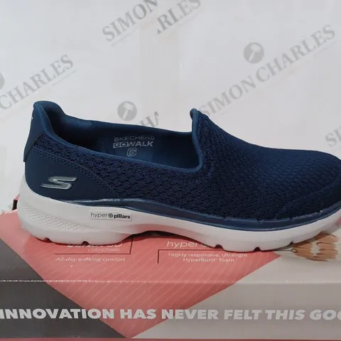 BOXED SKETCHERS PERFORMANCE GO WALK WOMENS TRAINERS SIZE 6