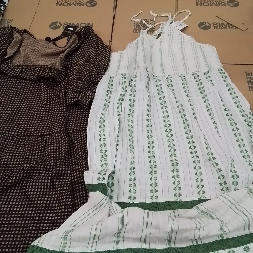 PALLET OF BRAND NEW WOMENS QUALITY DESIGNER CLOTHES APPROXIMATELY 120 TO INCLUDE; JD WILLIAMS TOPS, SIMPLY BE BEACH DRESSES, DRESSES ETC