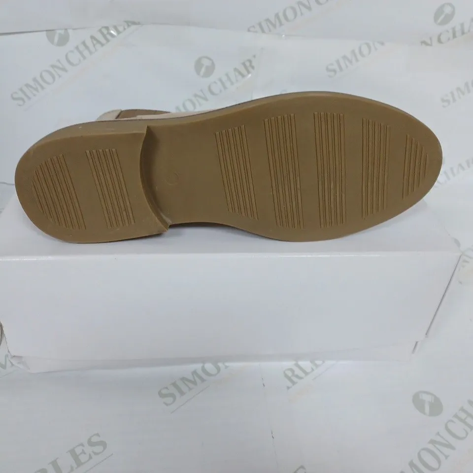 BOXED MARSH MICROSUEDE SHOES IN SAND SIZE 10