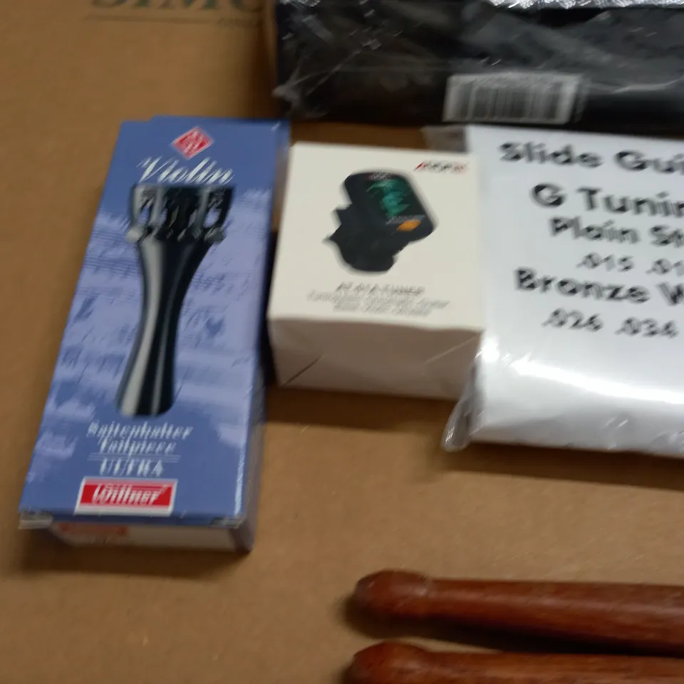 LOT OF 13 ASSORTED MUSIC ITEMS TO INCLUDE GUITAR TECH KIT, STRINGS AND TUNER