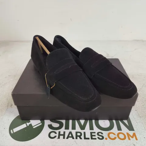 BV ZOIE BLACK SIZE 7 SHOES BOXED