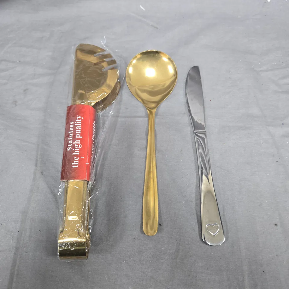 TOTE OF APPROXIMATELY 15 CUTLERY ITEMS TO INCLUDE TONGS, SPOONS AND KNIVES