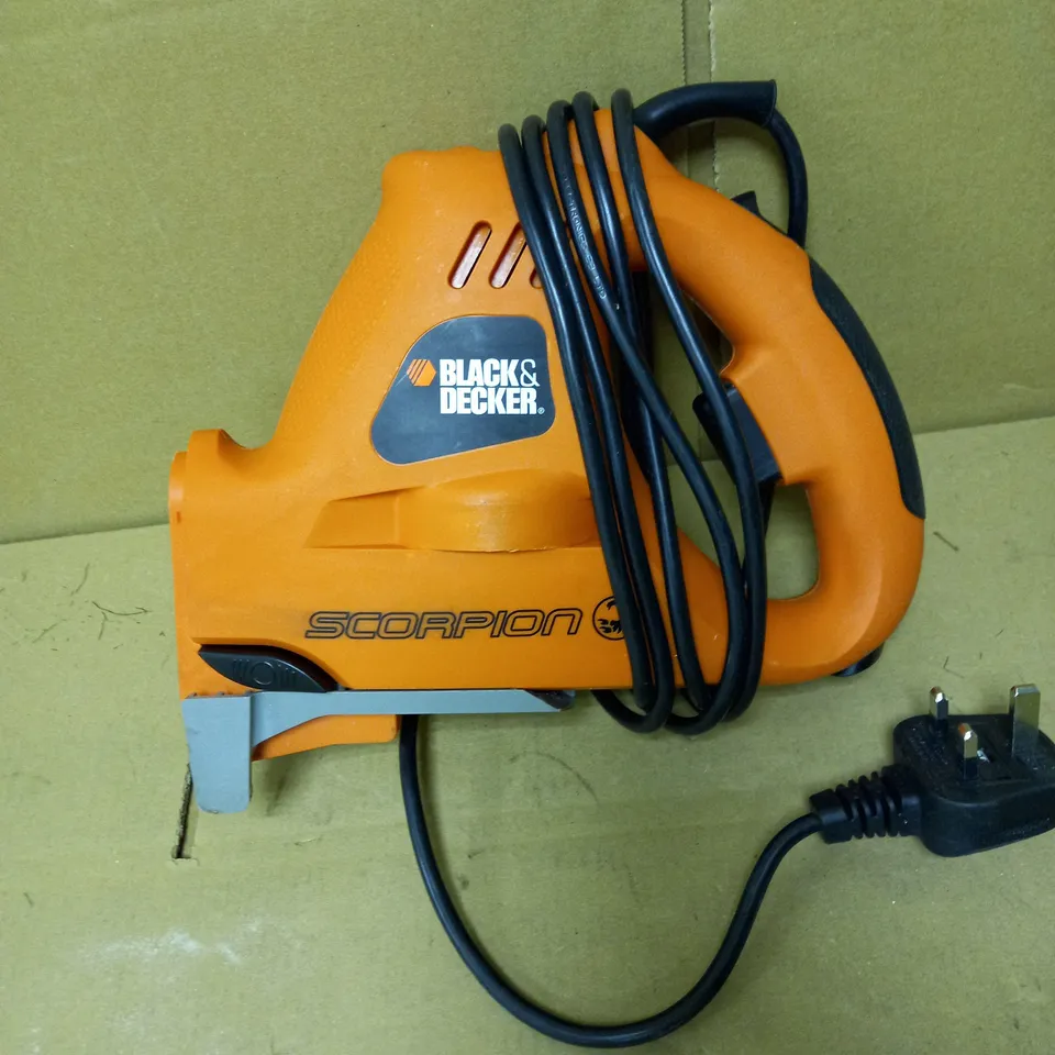 BLACK & DECKER SCORPION POWERED HANDSAW